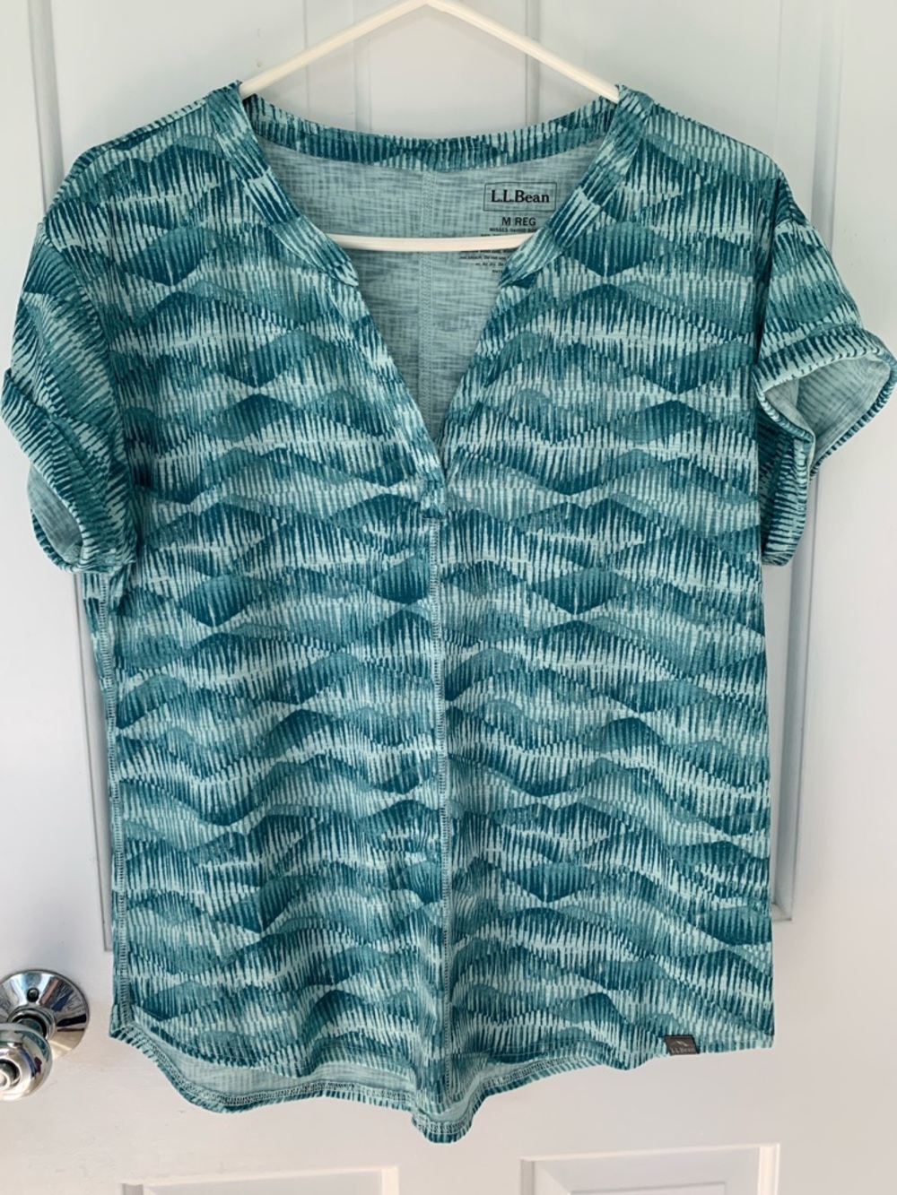 L.L. Bean Teal and Aqua Wave-Print Short Sleeve V-Neck Top